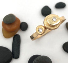 Load image into Gallery viewer, Ring Cairn of Gold Pebbles Diamonds