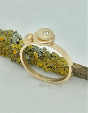 Load image into Gallery viewer, Ring Cairn of Gold Pebbles Diamonds