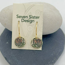 Load image into Gallery viewer, Earrings Tiny floral discs
