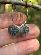 Load image into Gallery viewer, Earrings Daisy
