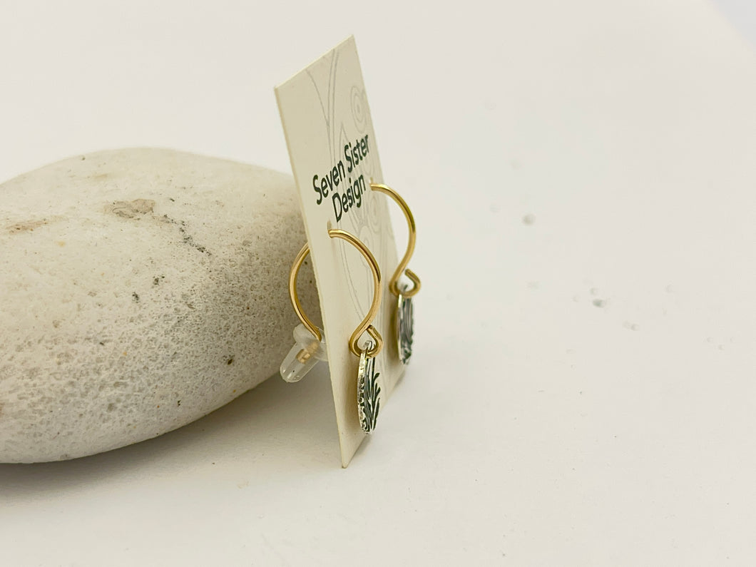 Earrings Tiny floral discs