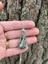 Load image into Gallery viewer, Pendant Boulder Opal and Montana Sapphire
