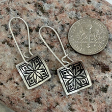 Load image into Gallery viewer, Earrings Lily Pad

