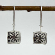 Load image into Gallery viewer, Earrings Star Flower

