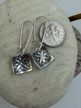Load image into Gallery viewer, Earrings Star Flower
