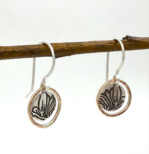 Load image into Gallery viewer, Earrings Floral
