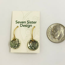 Load image into Gallery viewer, Earrings etched floral
