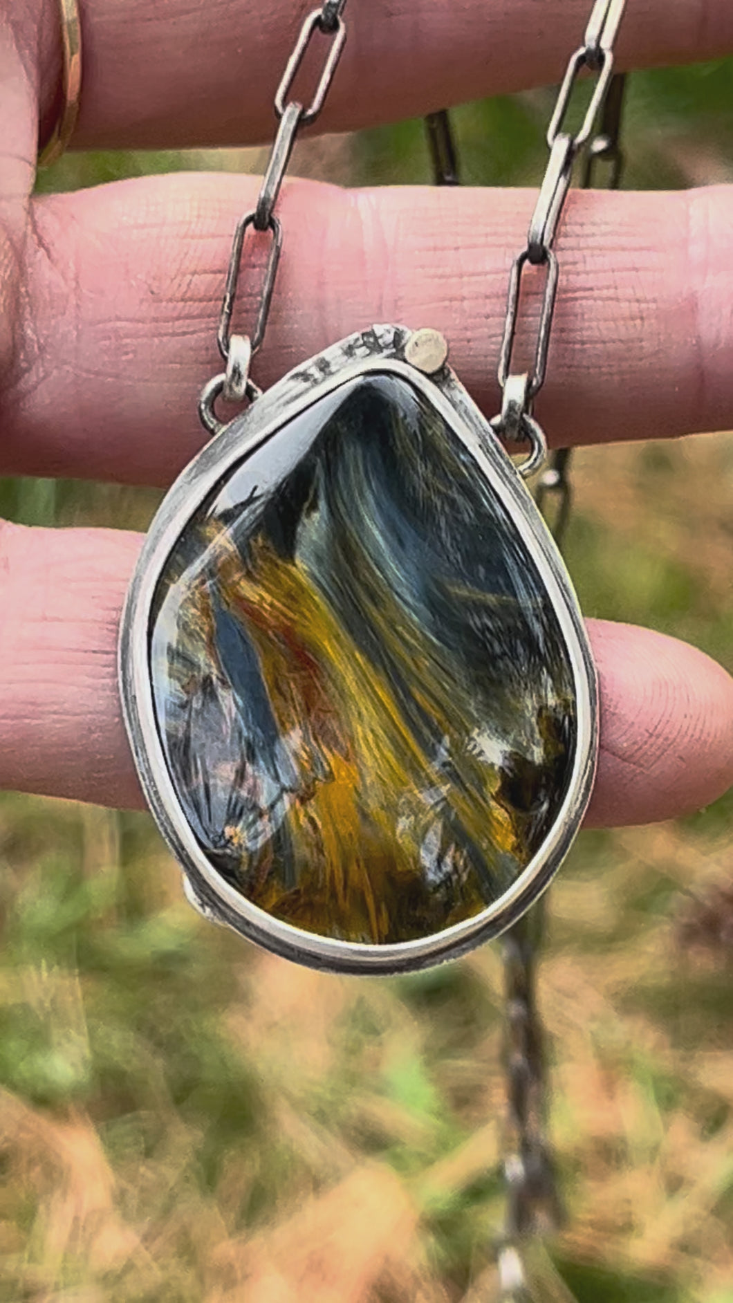 Pendant Petersite