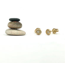 Load image into Gallery viewer, Earrings Gold Diamond Pebble
