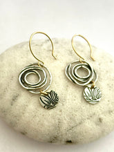 Load image into Gallery viewer, Earrings Nest Spirals

