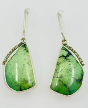 Load image into Gallery viewer, Earrings Gaspeite and Silver

