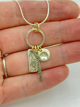 Load image into Gallery viewer, Pendant Clear Quartz with dangles
