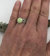 Load image into Gallery viewer, Ring Citron Chrysoprase
